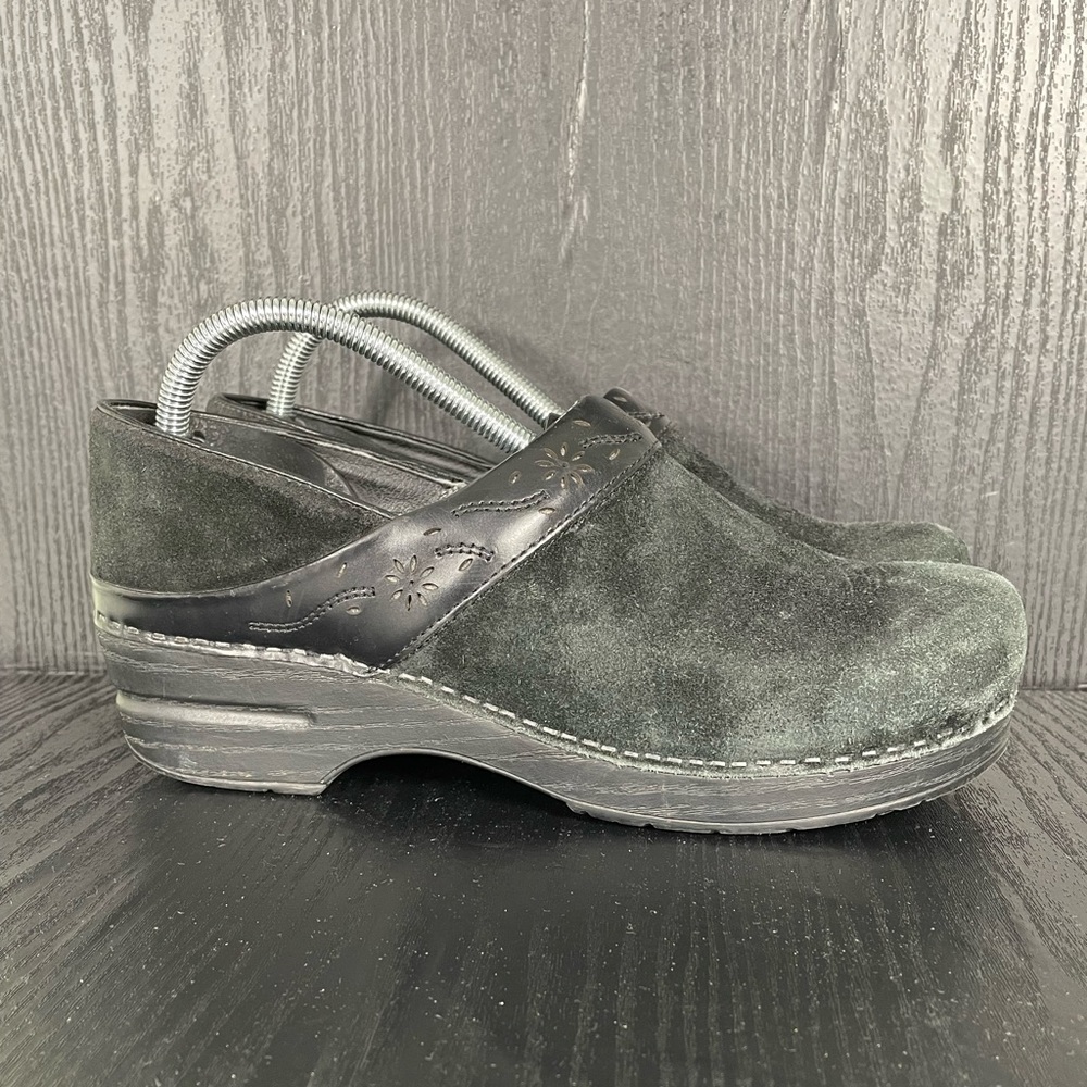 Dansko Professional Suede Cut Out Floral Clog Women’s size 10.5 ***41